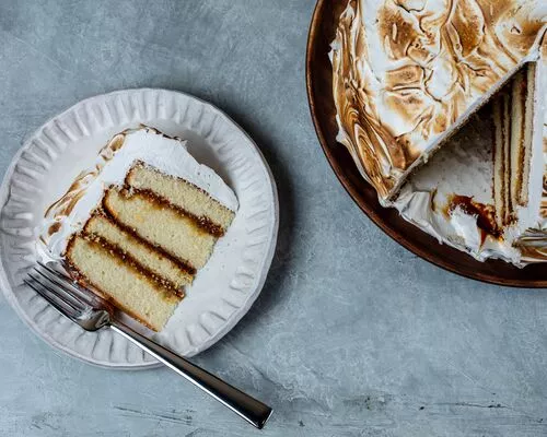 Meringue Cake with Caramel Filling